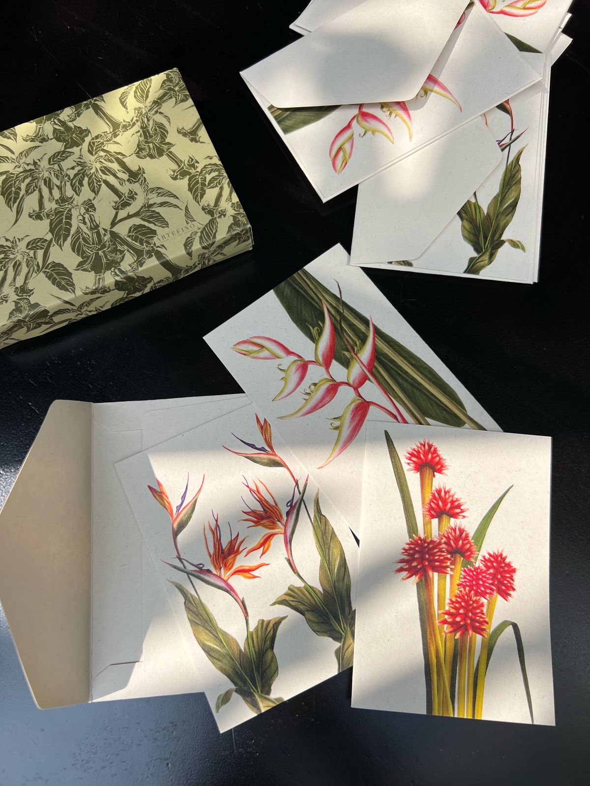 Tarjetas dobles y sobres - Flores Icónicas de Colombia